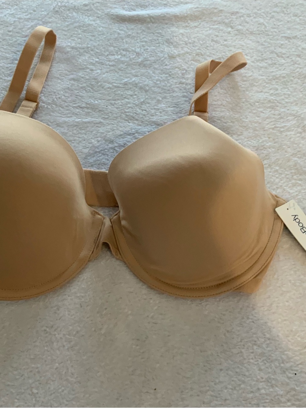 Women’s nwt tan bra with underwire size 34DD. SKU 3154